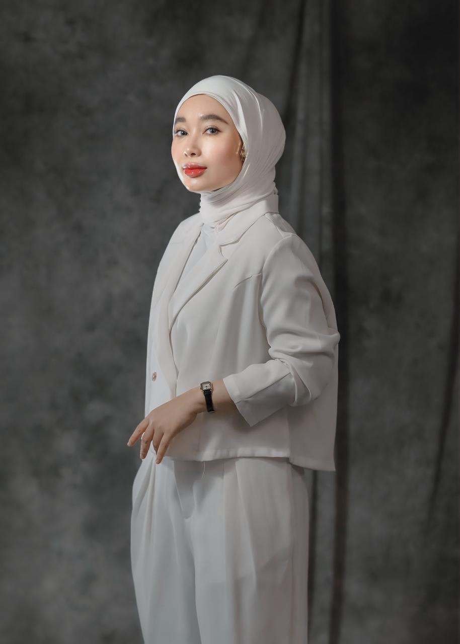 Dr. Radha Latifah Hanum Siregar, Mked (DV)